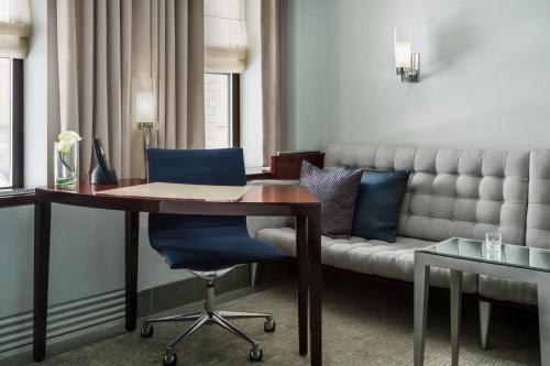 Habitación Deluxe con cama extragrande del hotel Royalton. Foto 1