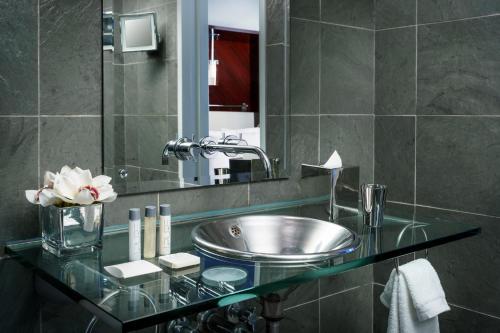 Habitación Deluxe con cama extragrande del hotel Royalton