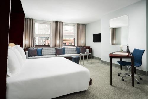 Habitación Deluxe con cama extragrande del hotel Royalton. Foto 2