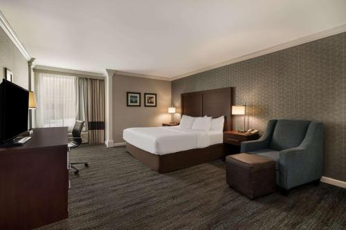 Habitación con 1 cama extragrande y para personas con movilidad reducida - No fumadores del hotel Comfort Inn & Suites Plattsburgh