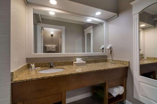 Habitación con 2 camas grandes - No fumadores del hotel Comfort Inn & Suites Plattsburgh. Foto 4