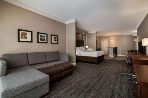Habitación - 1 cama extragrande - No fumadores del hotel Comfort Inn & Suites Plattsburgh. Foto 3