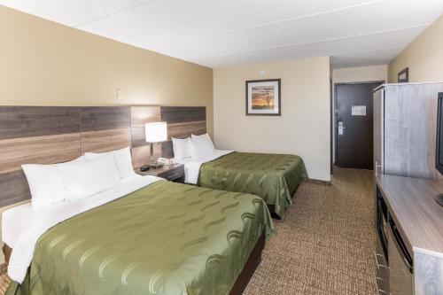 Habitación con 2 camas grandes - No fumadores del hotel Quality Inn & Suites Plattsburgh. Foto 6