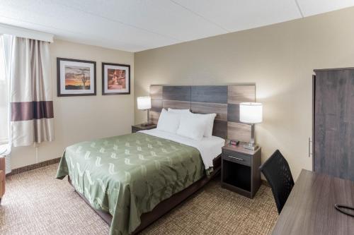 Habitación - Cama grande - Adaptada para personas de movilidad reducida - No fumadores del hotel Quality Inn & Suites Plattsburgh