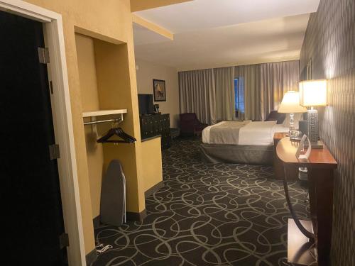 Habitación con cama extragrande - Adaptada para personas de movilidad reducida del hotel Park Manor, An Ascend Collection Membe