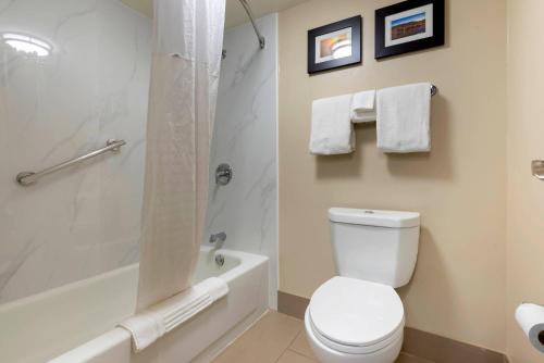 Habitación Doble con 2 camas dobles - No fumadores del hotel Comfort Inn Binghamton. Foto 3