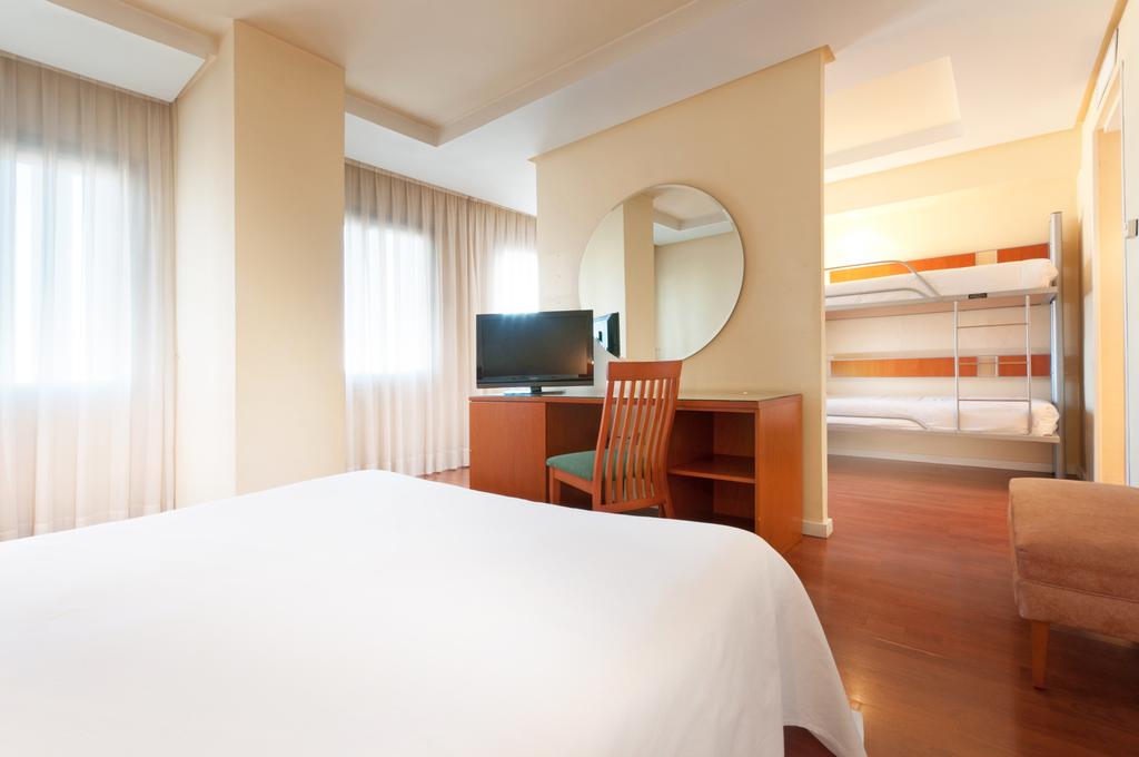 Habitación familiar del hotel Madrid Chamartín Affiliated By Meliá. Foto 1