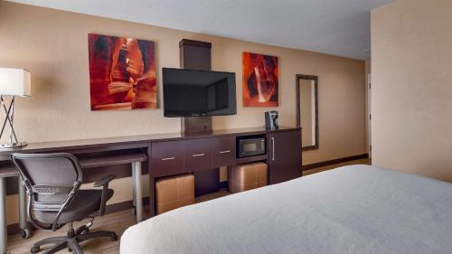 Habitación - 1 cama extragrande - No fumadores del hotel Best Western View Of Lake Powell. Foto 4
