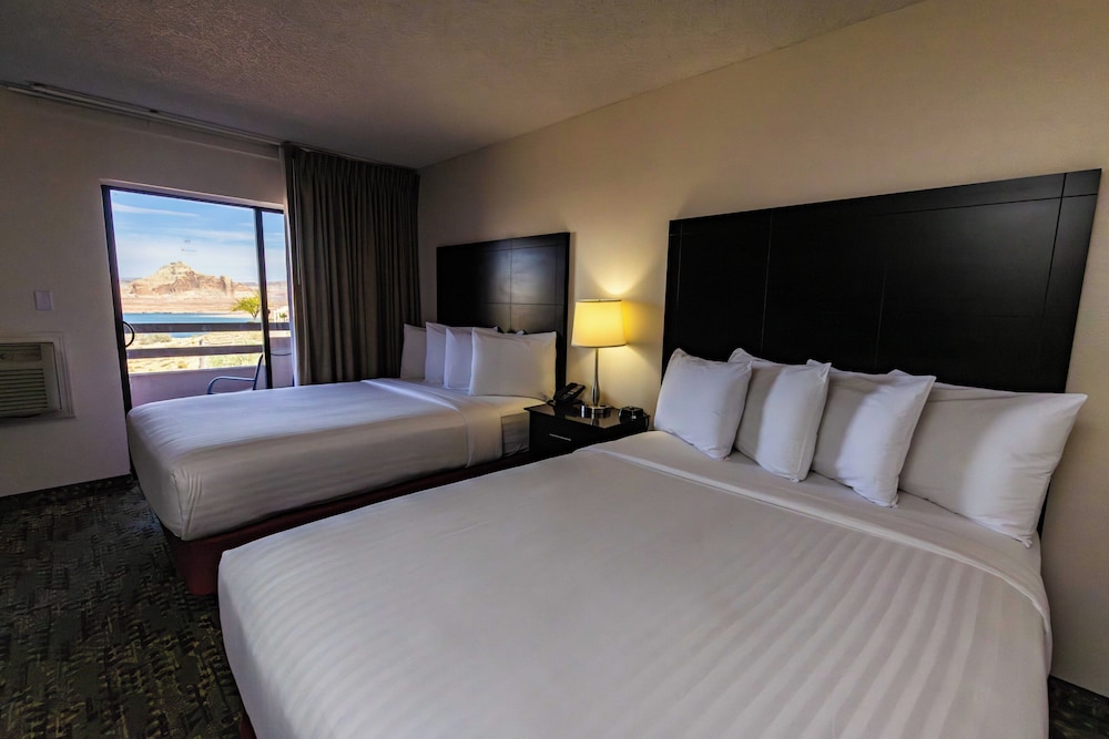 Habitación Deluxe con vistas, dos camas Queen, No fumadores del hotel Lake Powell Resort. Foto 6