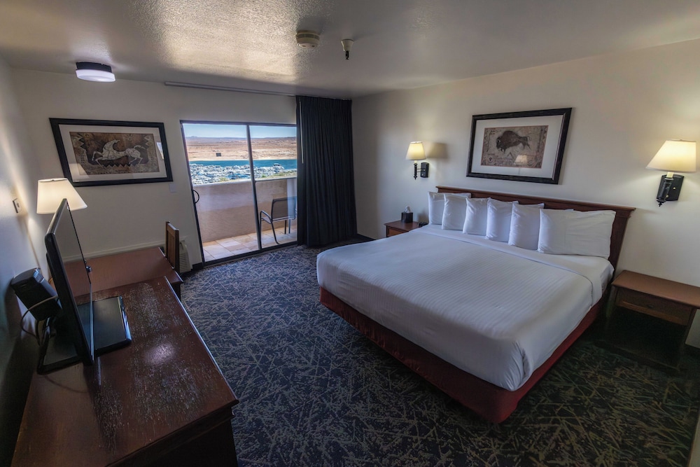Habitación con vistas, una cama King, No fumadores del hotel Lake Powell Resort. Foto 3