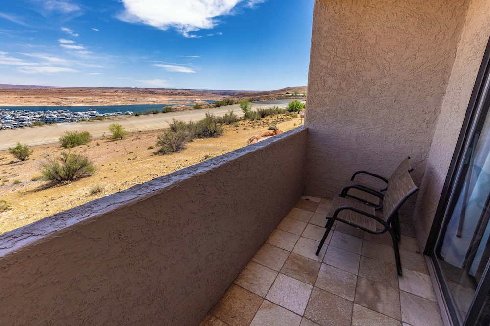Habitación con vistas, una cama King, No fumadores del hotel Lake Powell Resort. Foto 5