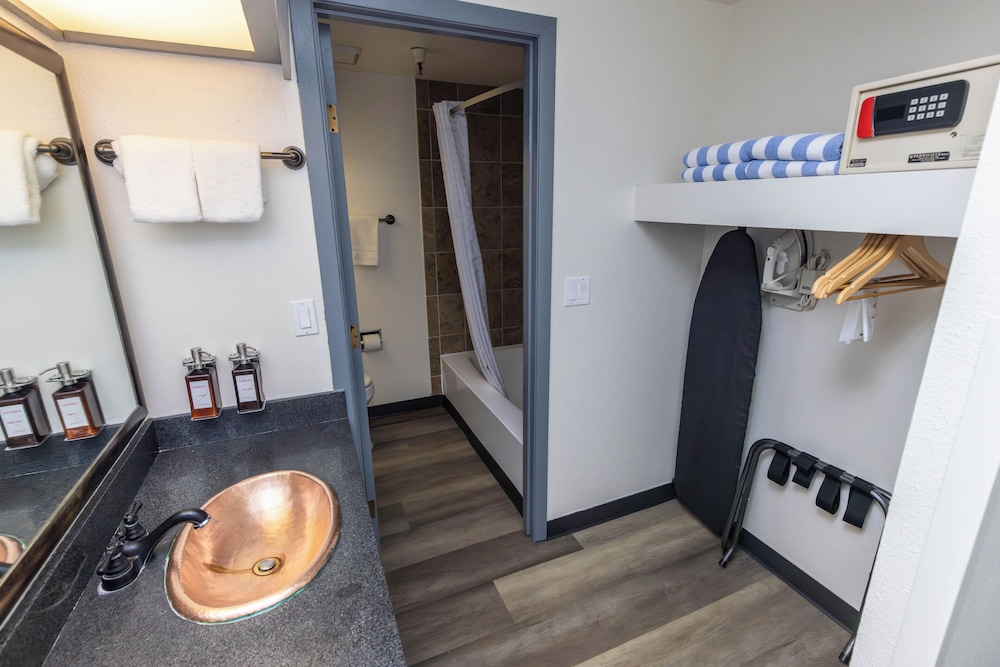 Habitación tradicional, una cama King o Queen, No fumadores del hotel Lake Powell Resort. Foto 4