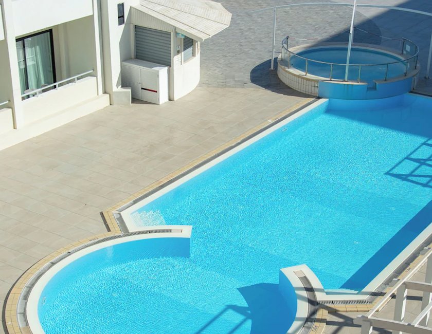 Habitación estándar con 1 cama doble o 2 individuales, balcón, vistas a la piscina del hotel Riviera Spa Resort – Adults Only. Foto 3