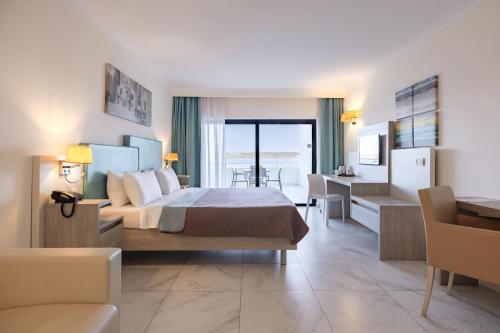 Habitación Doble Deluxe con vistas al mar - 1 o 2 camas del hotel Riviera Spa Resort – Adults Only. Foto 7