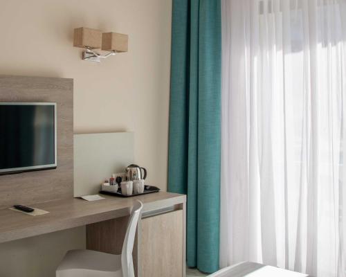 Habitación Cuádruple con balcón del hotel Riviera Spa Resort – Adults Only