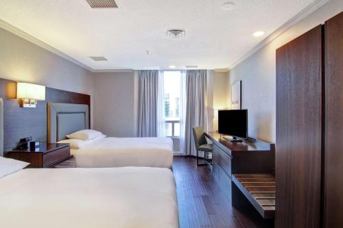 Habitación Doble - 2 camas dobles del hotel Doubletree By Hilton Toronto Downtown