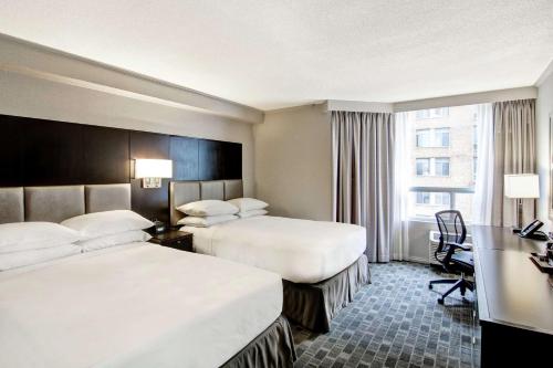 Habitación Doble - 2 camas dobles del hotel Doubletree By Hilton Toronto Downtown. Foto 1