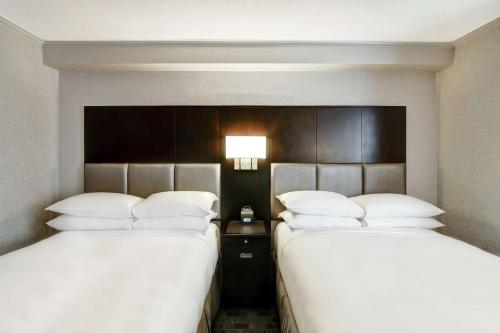 Habitación Doble - 2 camas dobles del hotel Doubletree By Hilton Toronto Downtown. Foto 3