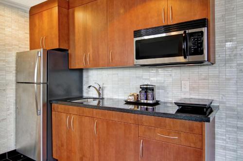 Suite Deluxe de 1 dormitorio con cama extragrande del hotel Doubletree By Hilton Toronto Downtown. Foto 5