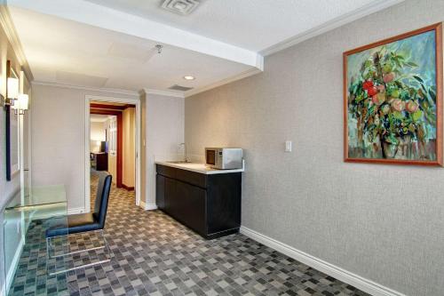 Suite Premium - Cama extragrande del hotel Doubletree By Hilton Toronto Downtown. Foto 4