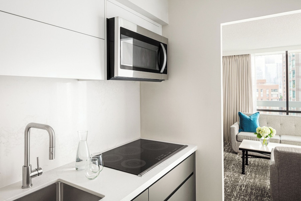 Estudio, 1 cama de matrimonio grande con sofá cama, cocina básica del hotel Chelsea , Toronto. Foto 3