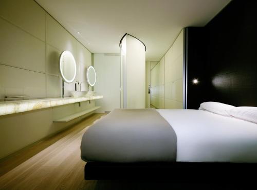 Habitación Deluxe del hotel Puerta América. Foto 10