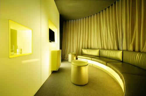 Suite Junior con acceso al salón executive del hotel Puerta América. Foto 12