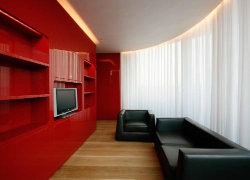 Suite Junior con acceso al salón executive del hotel Puerta América. Foto 13