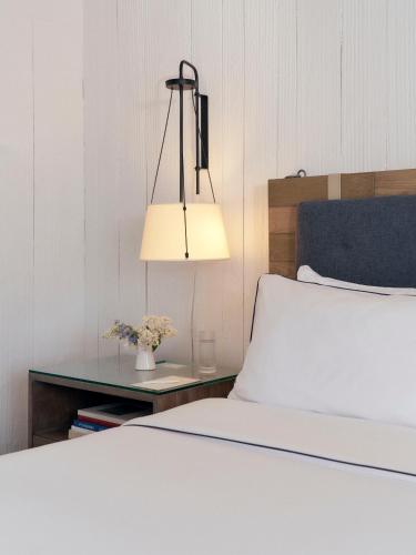 Habitación Deluxe - 1 cama extragrande - Adaptada para personas con discapacidad del hotel Montauk Yacht Club. Foto 3