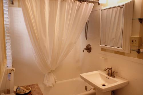 Estudio Doble Queen con cocina - Anexo del hotel The Morgan State House. Foto 9