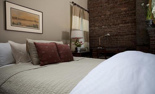 Estudio Artist Deluxe con cama extragrande - Acceso por escaleras del hotel The Morgan State House. Foto 1