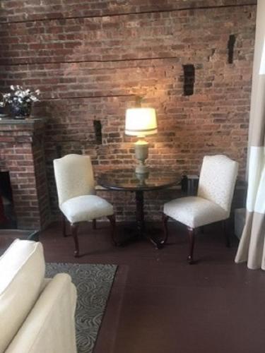 Estudio Artist Deluxe con cama extragrande - Acceso por escaleras del hotel The Morgan State House. Foto 4