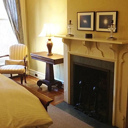 Suite Library con cama grande - Acceso por escaleras del hotel The Morgan State House