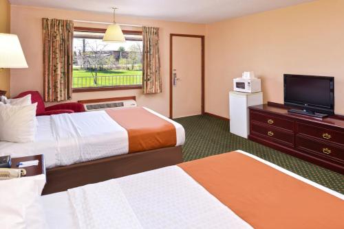 Habitación Doble con 2 camas dobles - No fumadores del hotel Americas Best Value Inn Plattsburgh. Foto 1