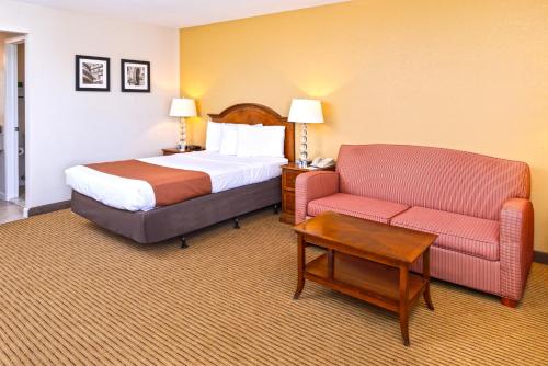 Habitación Deluxe - 1 cama doble - Para no fumadores del hotel Americas Best Value Inn Plattsburgh. Foto 1