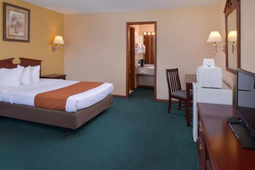 Habitación con cama grande - Fumadores del hotel Americas Best Value Inn Plattsburgh