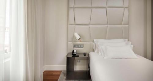 Habitación Individual Superior del hotel NH Collection Madrid Colón. Foto 2