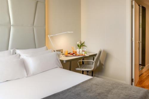 Habitación Individual Superior XL del hotel NH Collection Madrid Colón. Foto 4