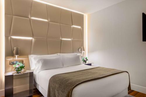 Habitación Familiar del hotel NH Collection Madrid Colón. Foto 3
