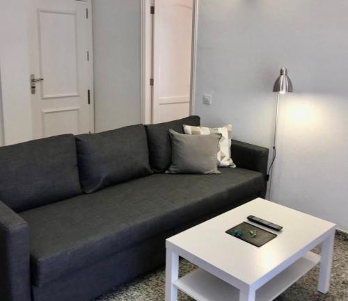 Apartamento de 1 dormitorio con vistas a la ciudad del hotel Bahia Colon. Foto 1