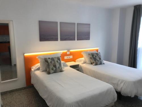 Apartamento de 1 dormitorio con vistas a la ciudad del hotel Bahia Colon. Foto 2