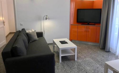 Apartamento de 1 dormitorio con vistas a la ciudad del hotel Bahia Colon. Foto 4
