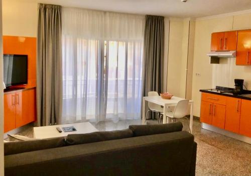 Apartamento de 1 dormitorio con vistas a la ciudad del hotel Bahia Colon. Foto 5