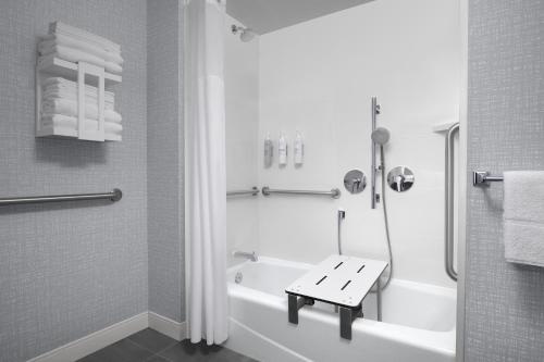 Habitación para no fumadores - 2 camas grandes del hotel Hampton Inn Ithaca. Foto 7