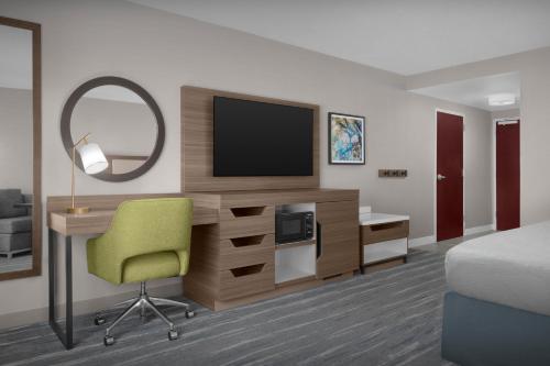 Habitación Doble - Cama extragrande - No fumadores del hotel Hampton Inn Ithaca. Foto 6