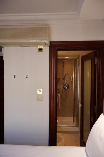 Habitación doble 1 Cama doble del hotel Dreamtel London Kensington. Foto 3