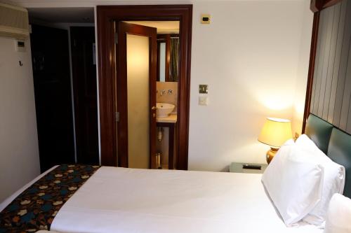 Habitación doble Superior 2 Camas individuales del hotel Dreamtel London Kensington. Foto 7
