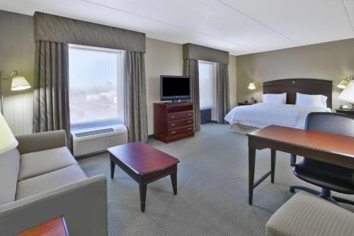 Suite Estudio con cama extragrande y sofá cama - No fumadores del hotel Hampton Inn and Suites Plattsburgh