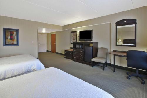 Habitación adaptada para personas con discapacidad auditiva - No fumadores - 2 camas dobles del hotel Hampton Inn and Suites Plattsburgh. Foto 2