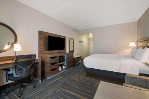 Habitación amplia con cama extragrande - No fumadores del hotel Hampton Inn and Suites Plattsburgh. Foto 4